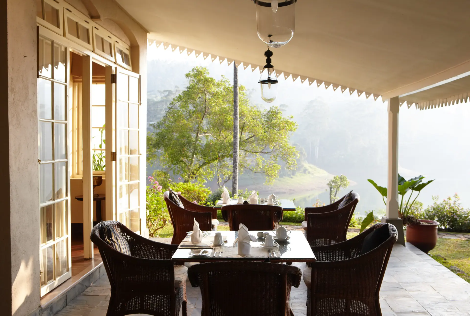 Ceylon Tea Trails på Sri Lanka, borddækning på terrassen