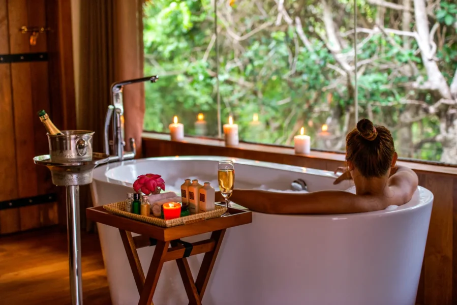 Karbad på Chena Huts på Sri Lanka