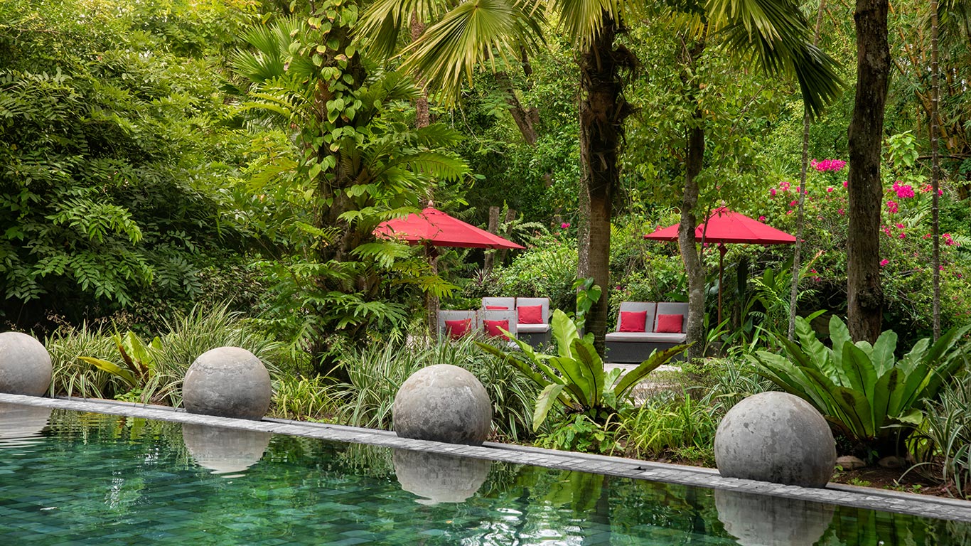 Fælles poolområde på Wallawwa på Sri Lanka