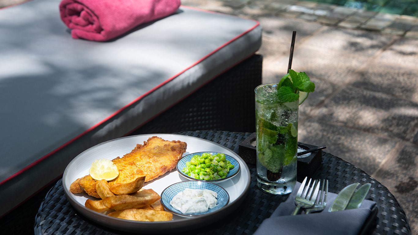 Wallawwa på Sri Lanka frokost ved poolen