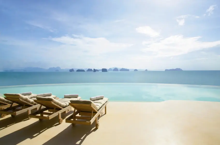 Fantastisk udsigt fra poolen på Six Senses Yao Noi, Thailand