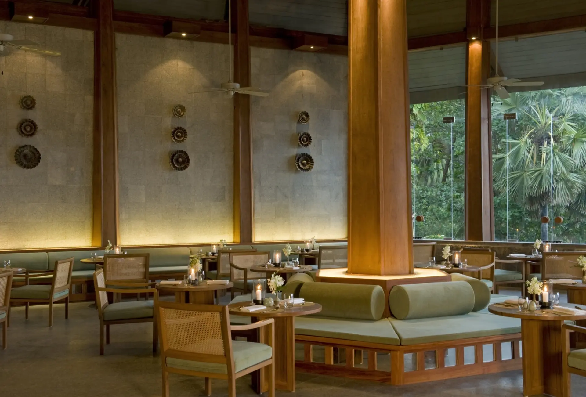 Lomtalay restaurant på The Surin Phuket i Thailand