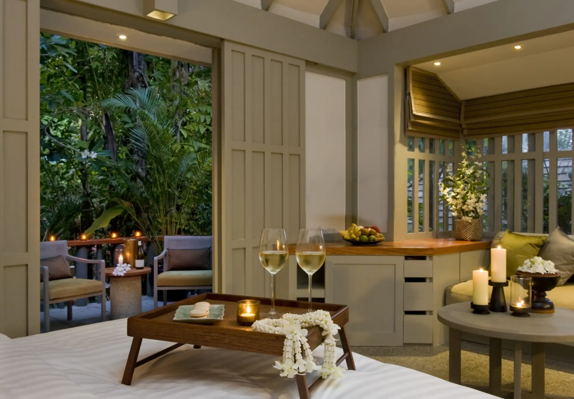 One Bedroom hilside superior and deluxe cottage på The Surin Phuket i Thailand
