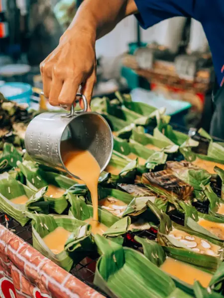 Autentisk mad fra marked i Thailand