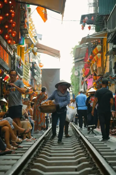 Marked på togskinner i Thailand