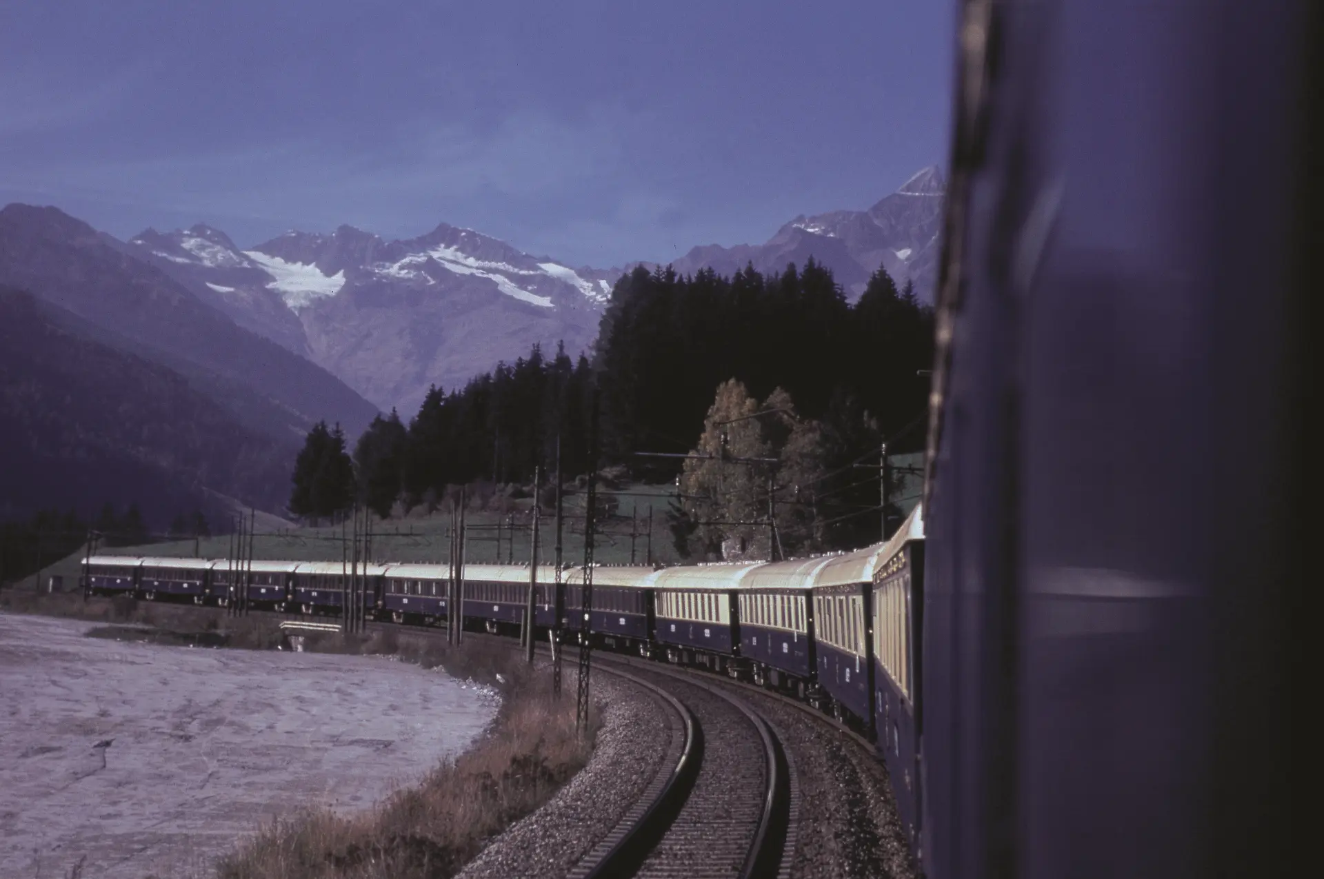 Landskab set fra Venice Simplon-Orient-Express, A Belmond Train, Europa, Togrejser