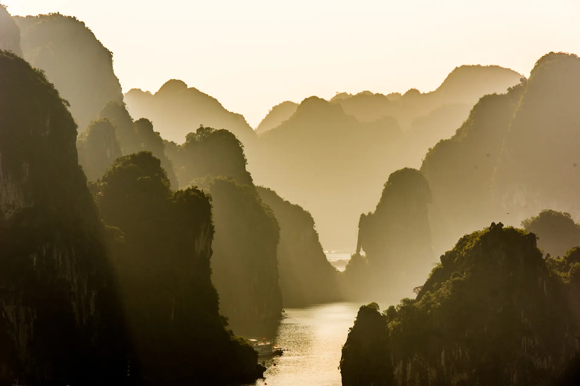 Halong-bugten i Vietnam