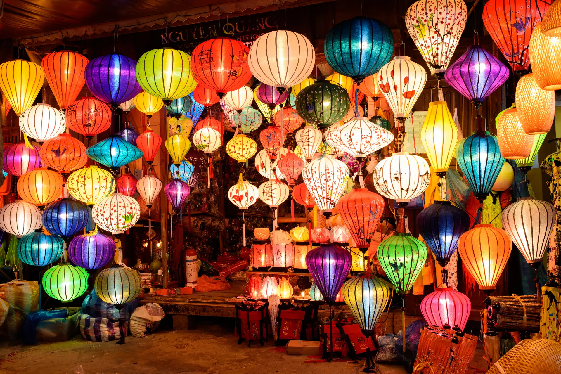Kulørte lamper til salg i Hoi An, Vietnam