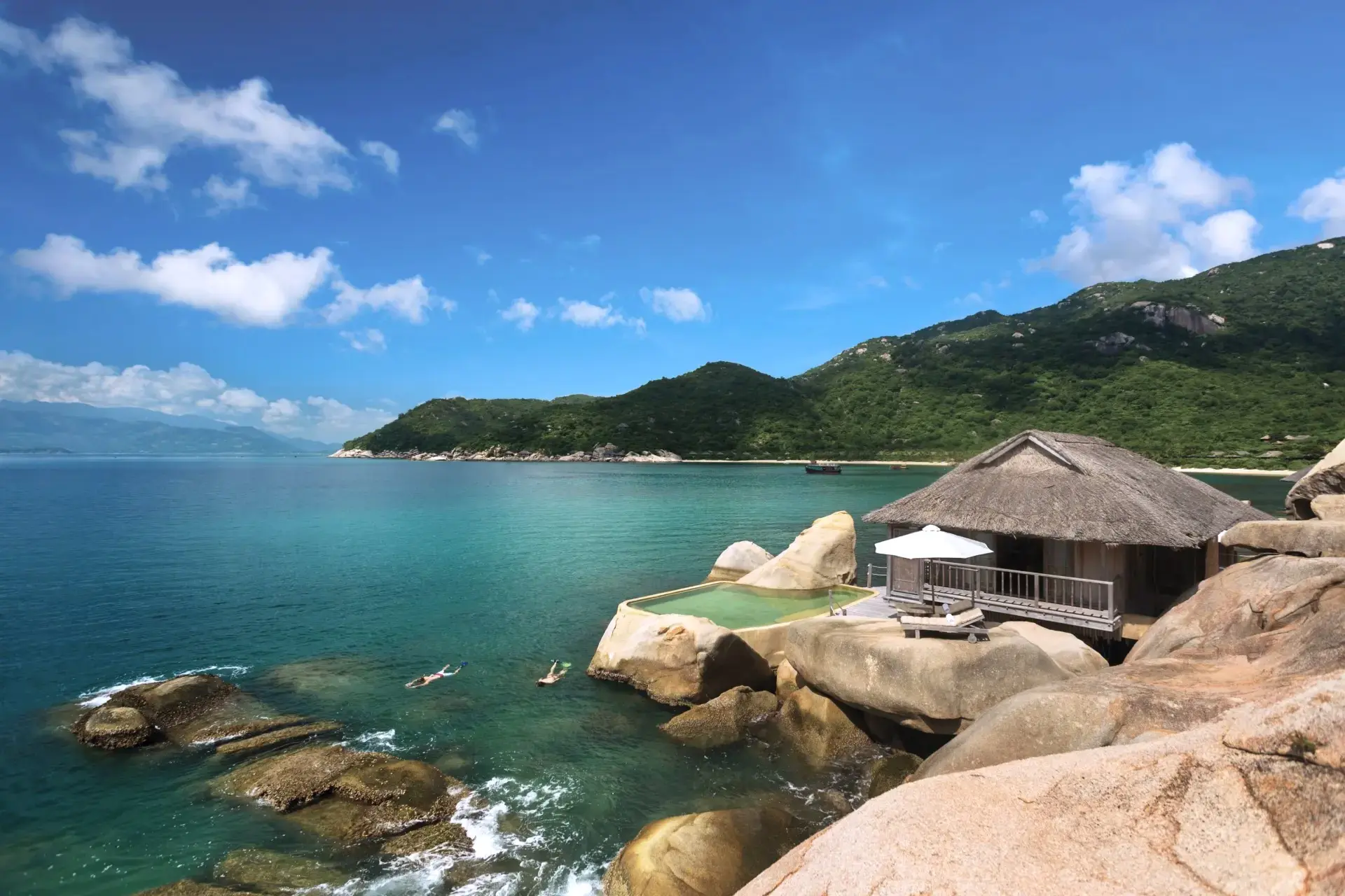 Water villa på Six Senses Nihn Van Bay i Vietnam