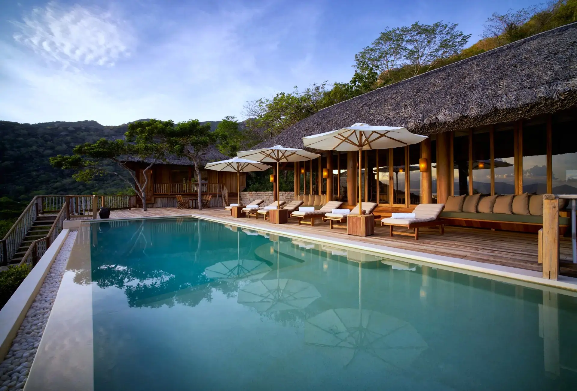Hiltop Reserve pool på Six Senses Nihn Van Bay i Vietnam
