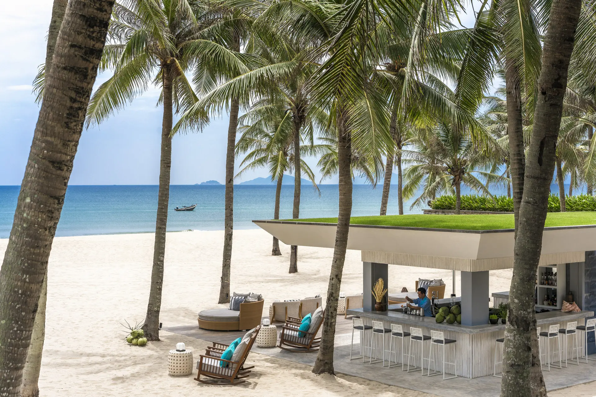 Strandbaren på Four Seasons The Nam Hai i Vietnam