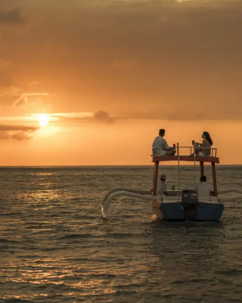 Solnedgangs bådtur på Four Seasons Jimbaran Bay på Bali