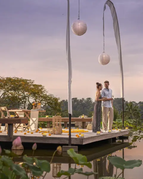 Romantisk middag på Four Seasons Sayan på Bali