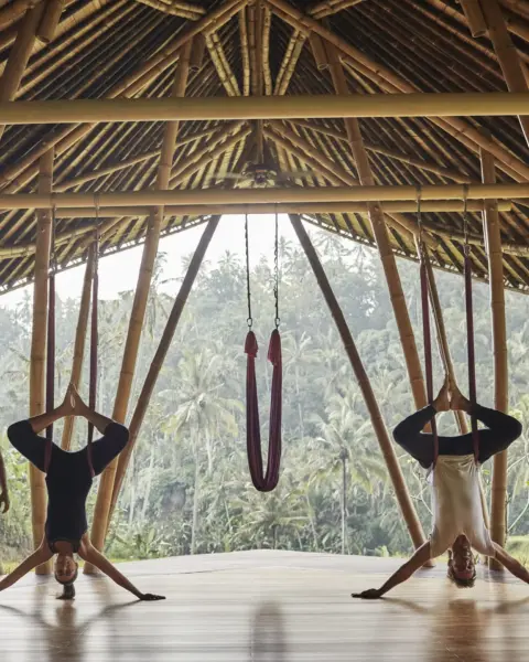 AntiGravity Yoga på Four Seasons Sayan på Bali