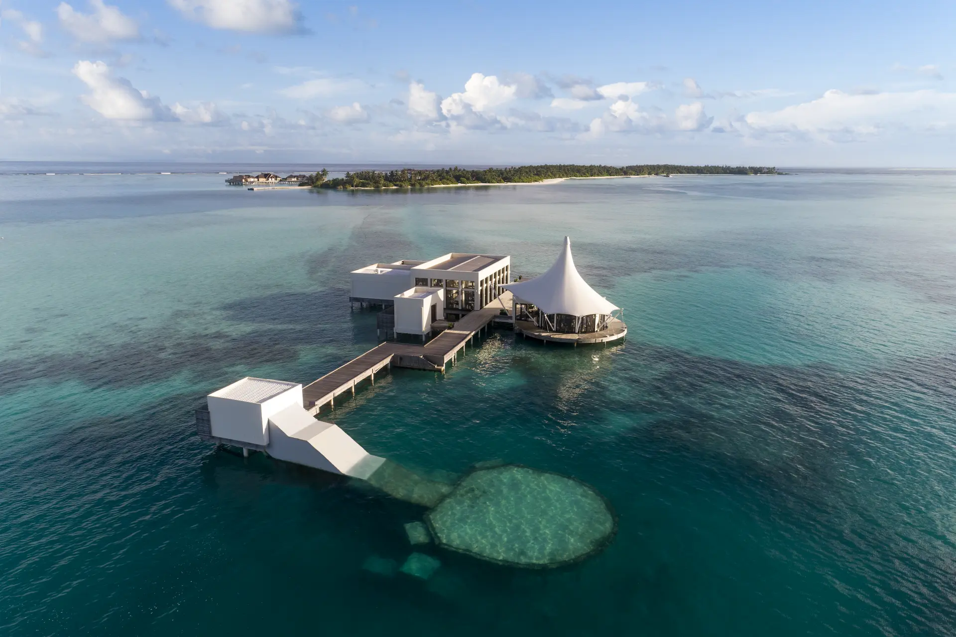 Indgang til undervandsrestauranten Subsix på Niyama Private Islands Maldives