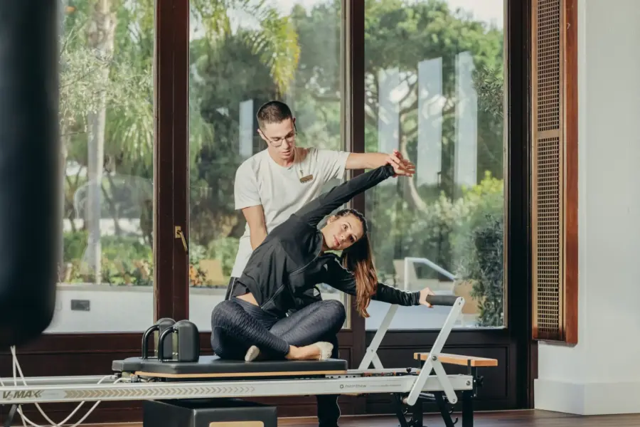 Pilates undervisning på Pine Cliffs i Portugal