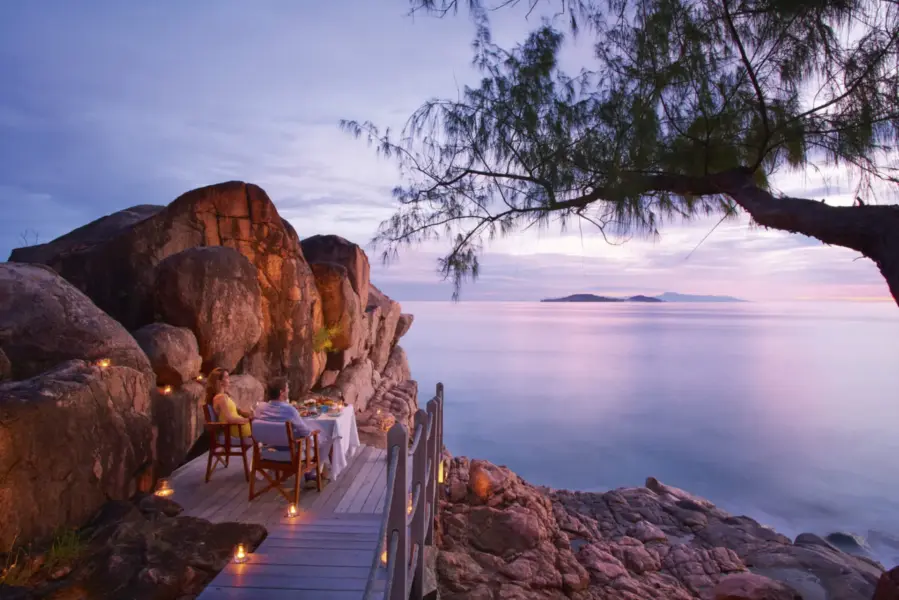Privat middag med udkig over havet på Constance Lemuria
