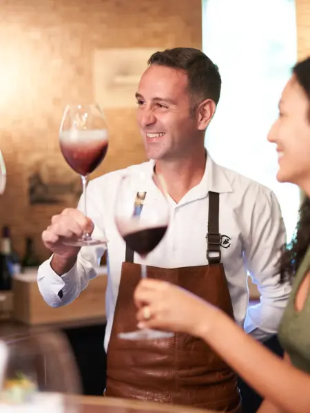 Vinsmagning i vinkælderen på Constance Lemuria på Seychellerne