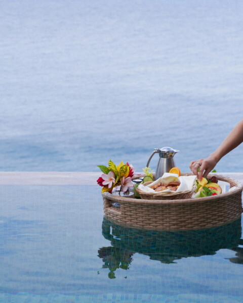 Floating breakfast på Four Seasons Resort på Seychellerne