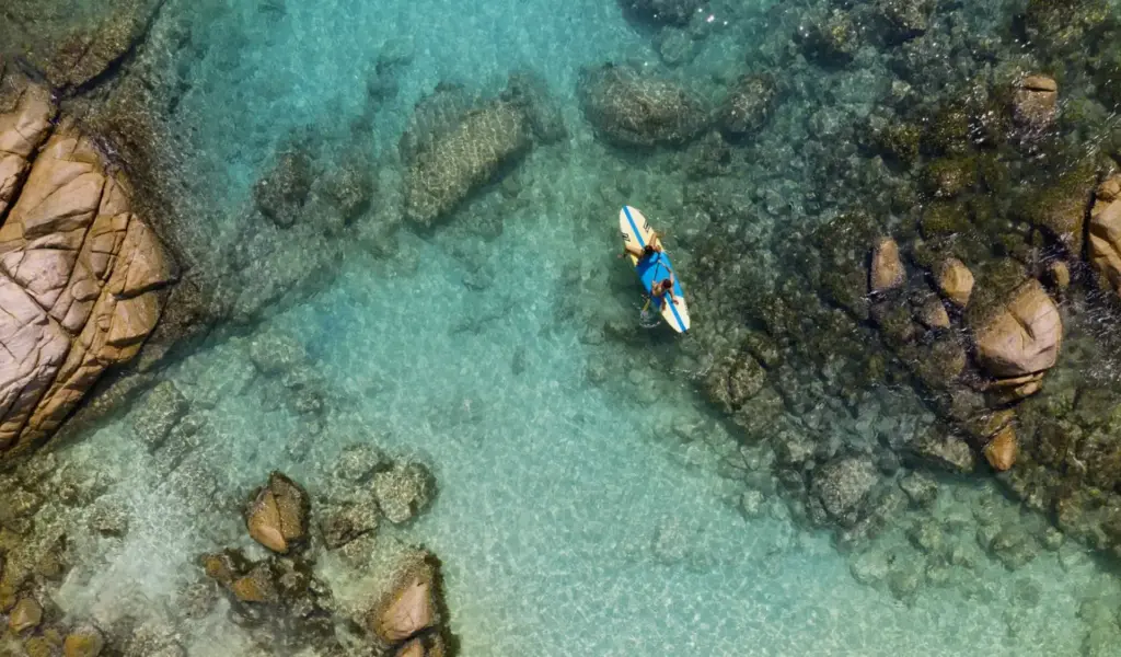 Nyd livet på vandet på paddle board på Raffles Seychelles, Seychellerne