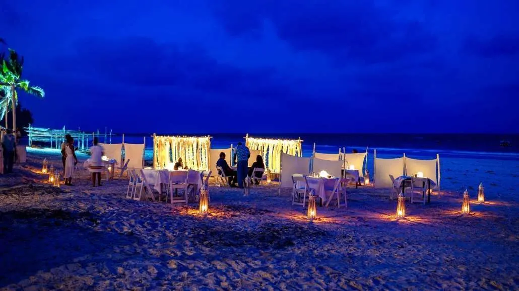 Full moon middag på stranden på Nomad Beach resort i Kenya