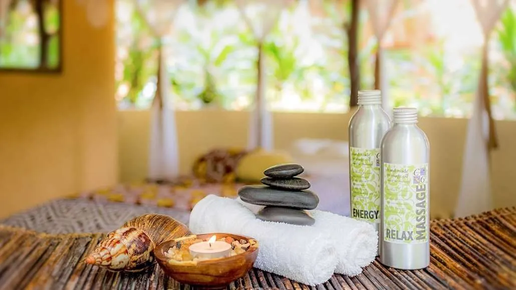 Massage på Nomad Beach resort i Kenya
