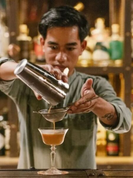 Kunsten af blande cocktails - mixology kursus på Shinta Mani Wild, Cambodia