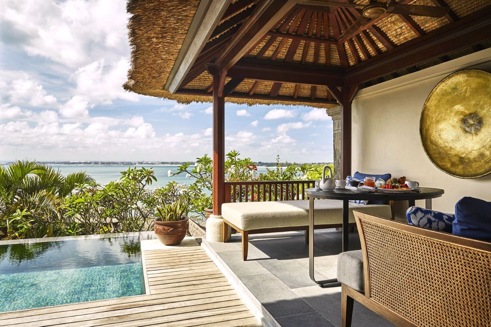 Te på terrassen på Four Seasons Jimbaran Bay