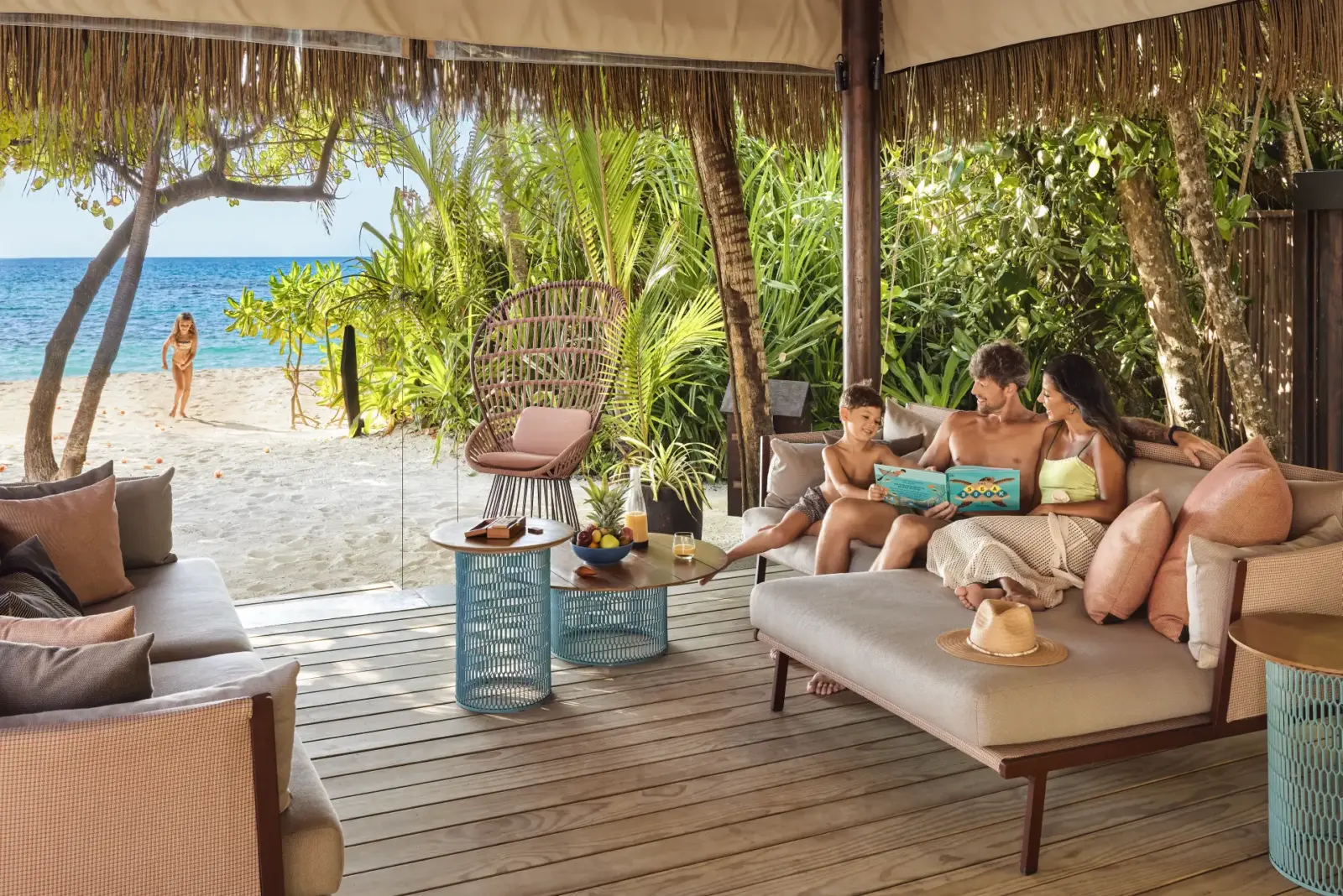 Familie i beach villa joali - Maldiverne