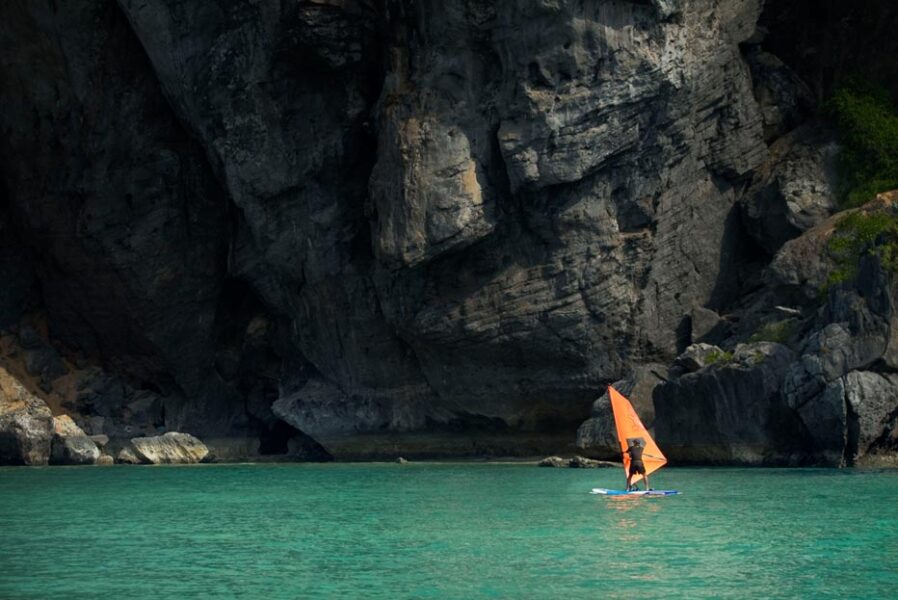 Windsurfing på Rayavadee i Thailand
