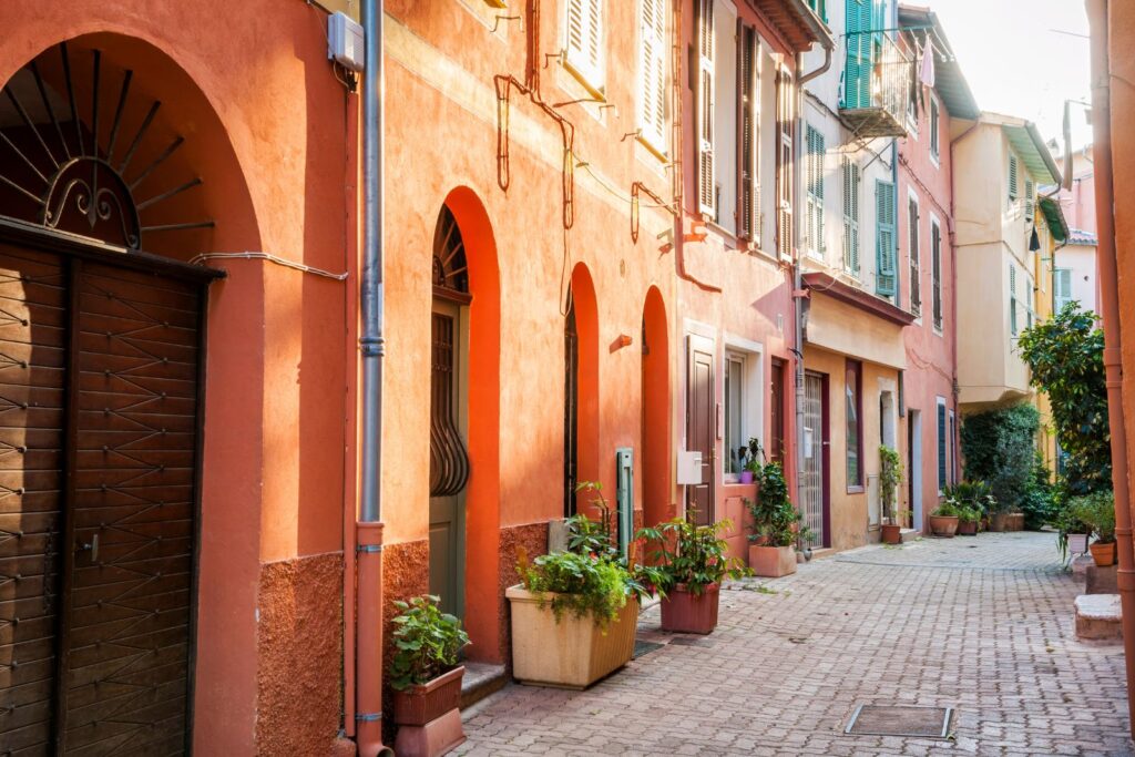 Smal gade i Villefrance-sur-Mer, Frankrig