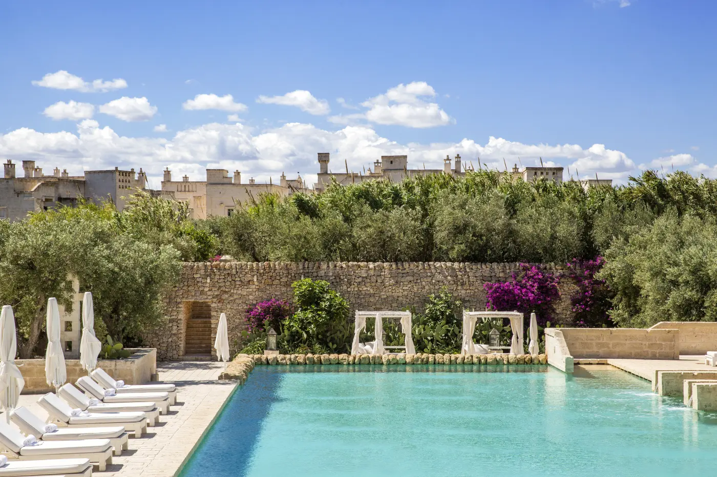Pool i La Corte-området, Borgo Egnazia. Puglia, Italien