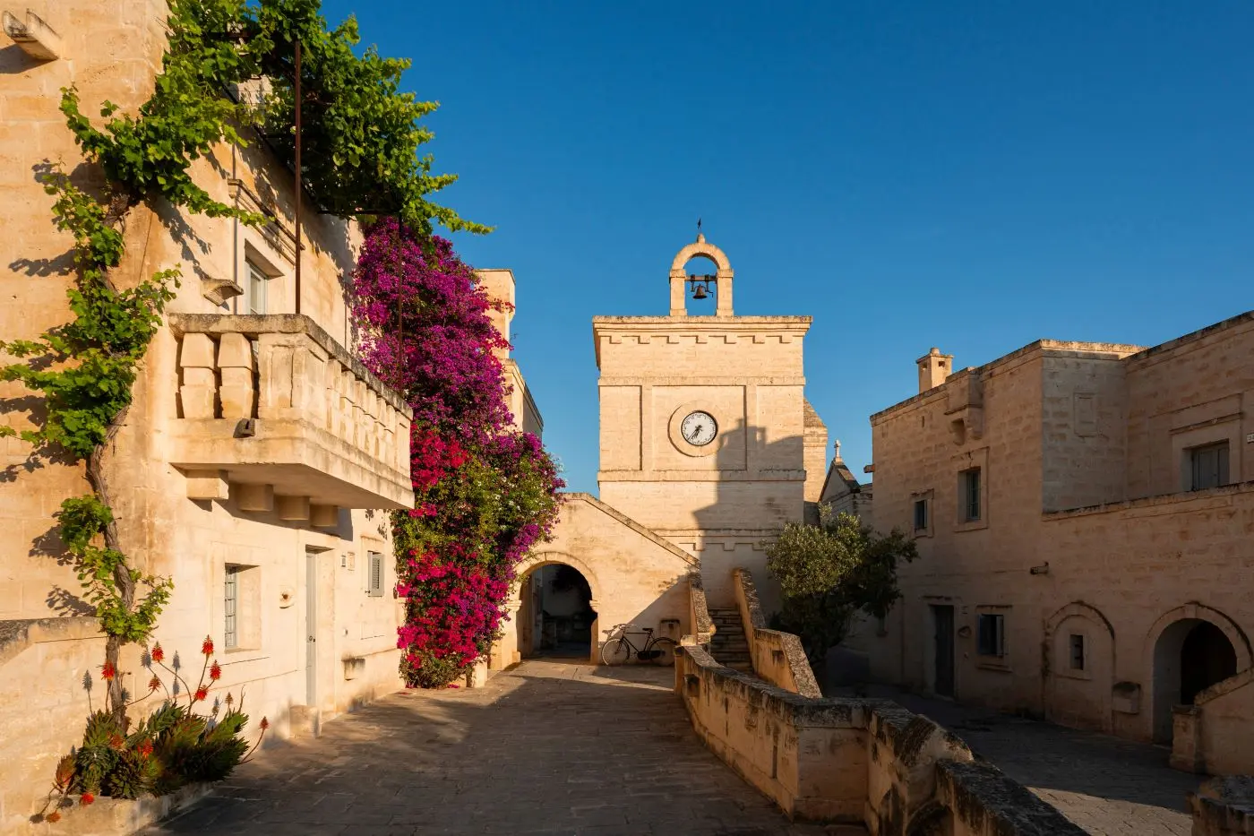 Vidunderlige landsbystemning på Borgo Egnazia. Puglia, Italien