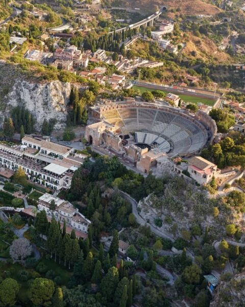 Besøg det græske teater i Taormina under ferien på Villa Sant'Andrea, A Belmond Hotel, Italien