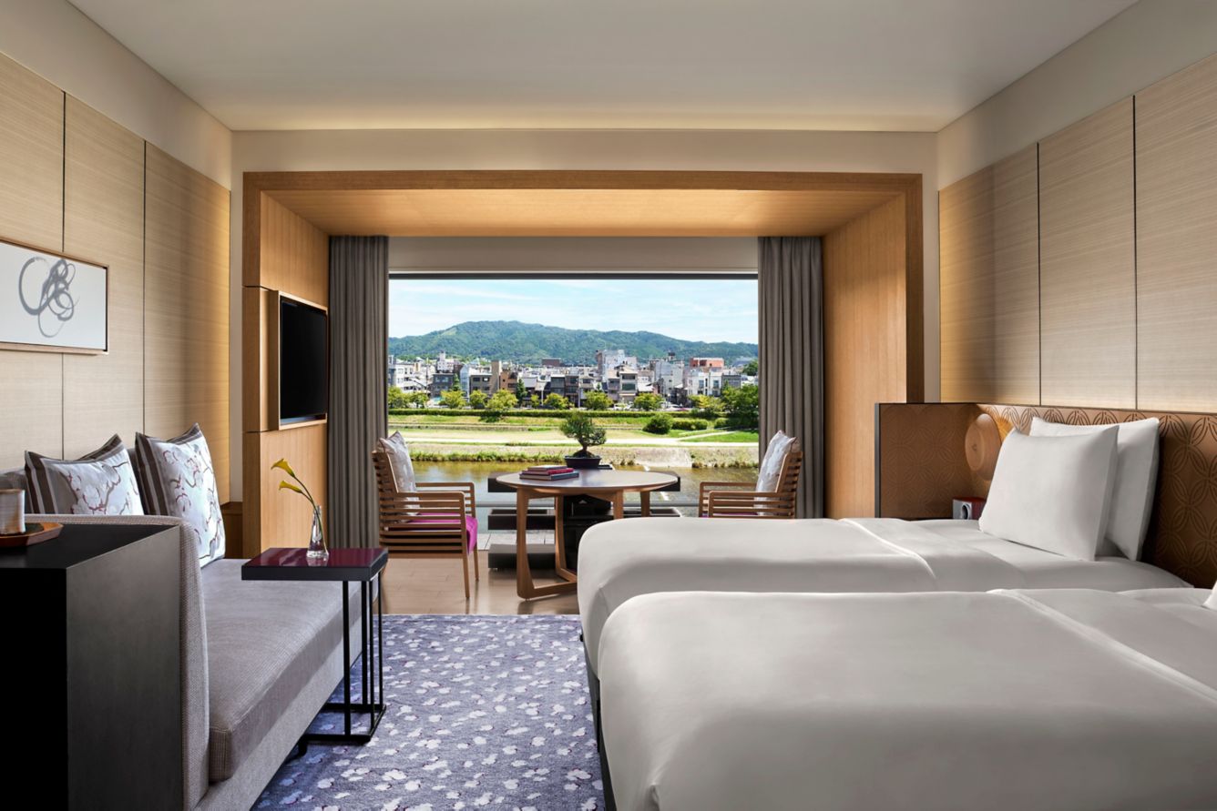 Grand Deluxe Kamogawa værelse på The Ritz-Carlton, Kyoto, Japan