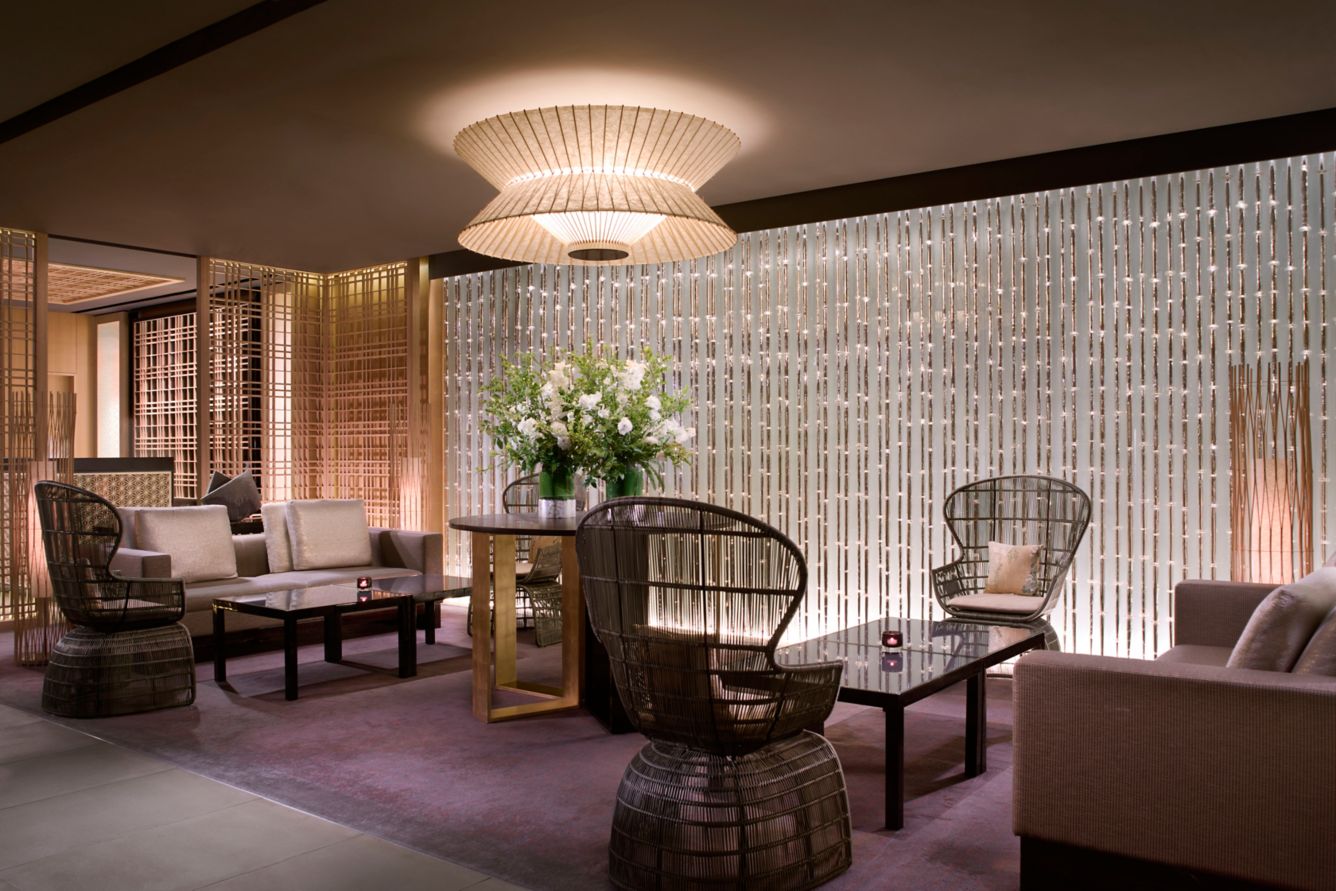Lobby område ved receptionen på The Ritz-Carlton, Kyoto, Japan
