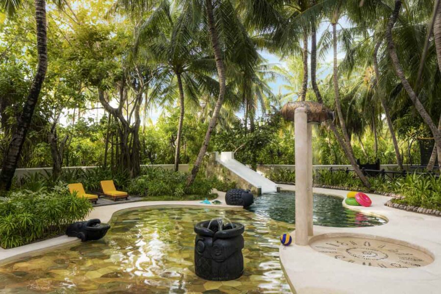 Poolen i børneklubben Kids Only påOne&Only Reethi Rah, Maldiverne