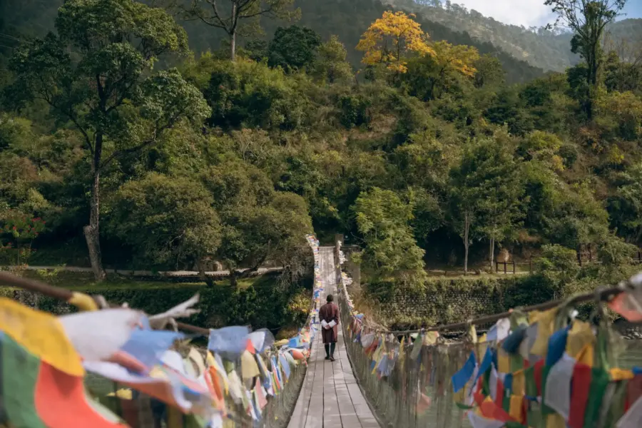 Ankomst til Amankora Punakha Lodge i Bhutan foregår via hængebro