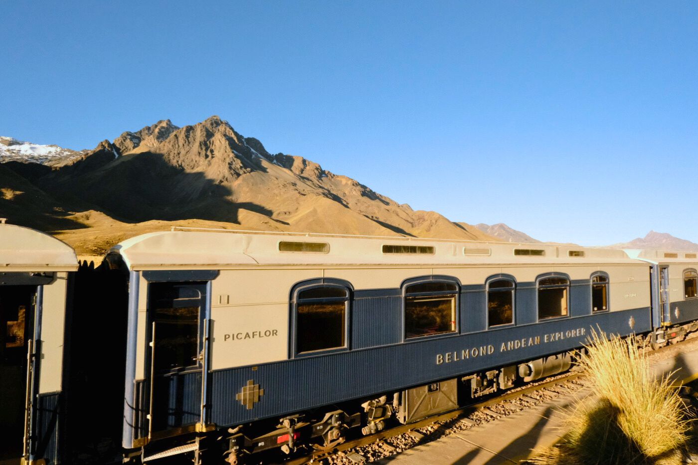 Dagens sidste solstråler på Andean Explorer, A Belmond Train