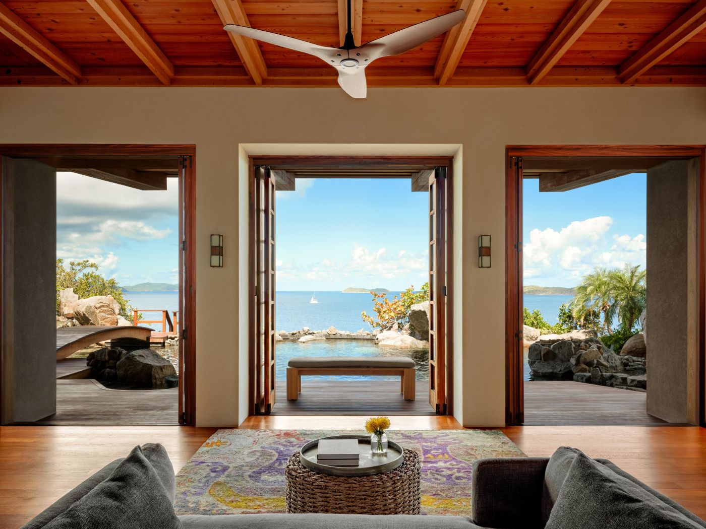 Udsigt fra stuen i Villa Katsura på Rosewood Little Dix Bay, Virgin Gorda, Caribien