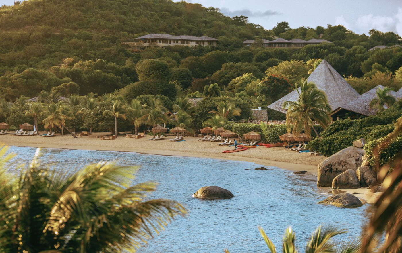 Morgenlys over stranden på Rosewood Little Dix Bay, Virgin Gorda, Caribien