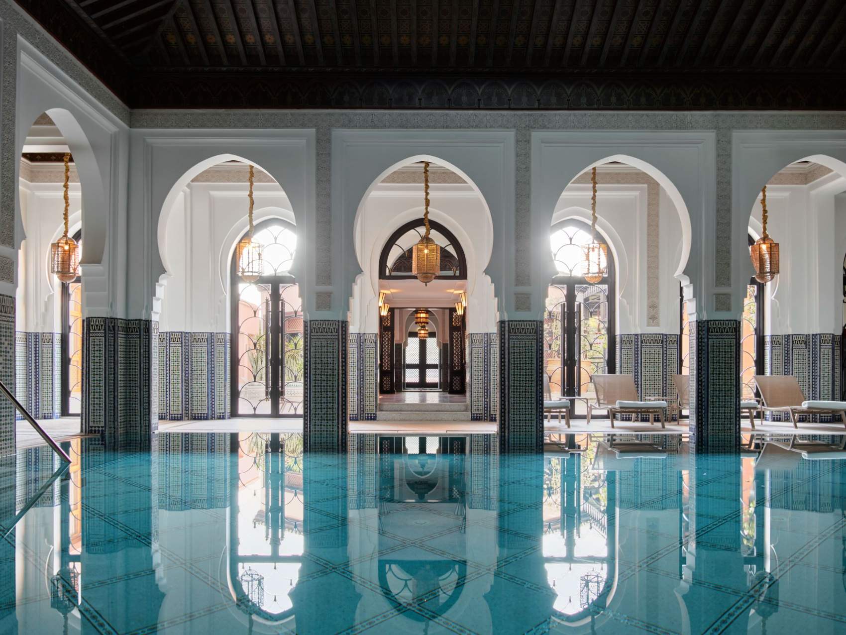 Den indendørs pool i spaen på La Mamounia, Marrakech, Marokko