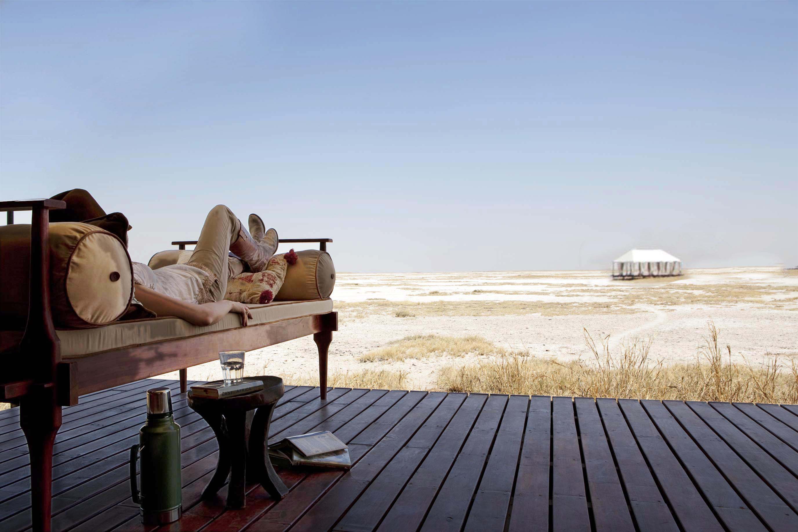 Udsigt fra teltets terrasse på San Camp, Botswana