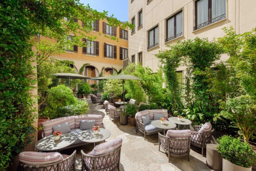 Gårdhaven til Madarin Garden på Mandarin Oriental Milan, Milano, Italien