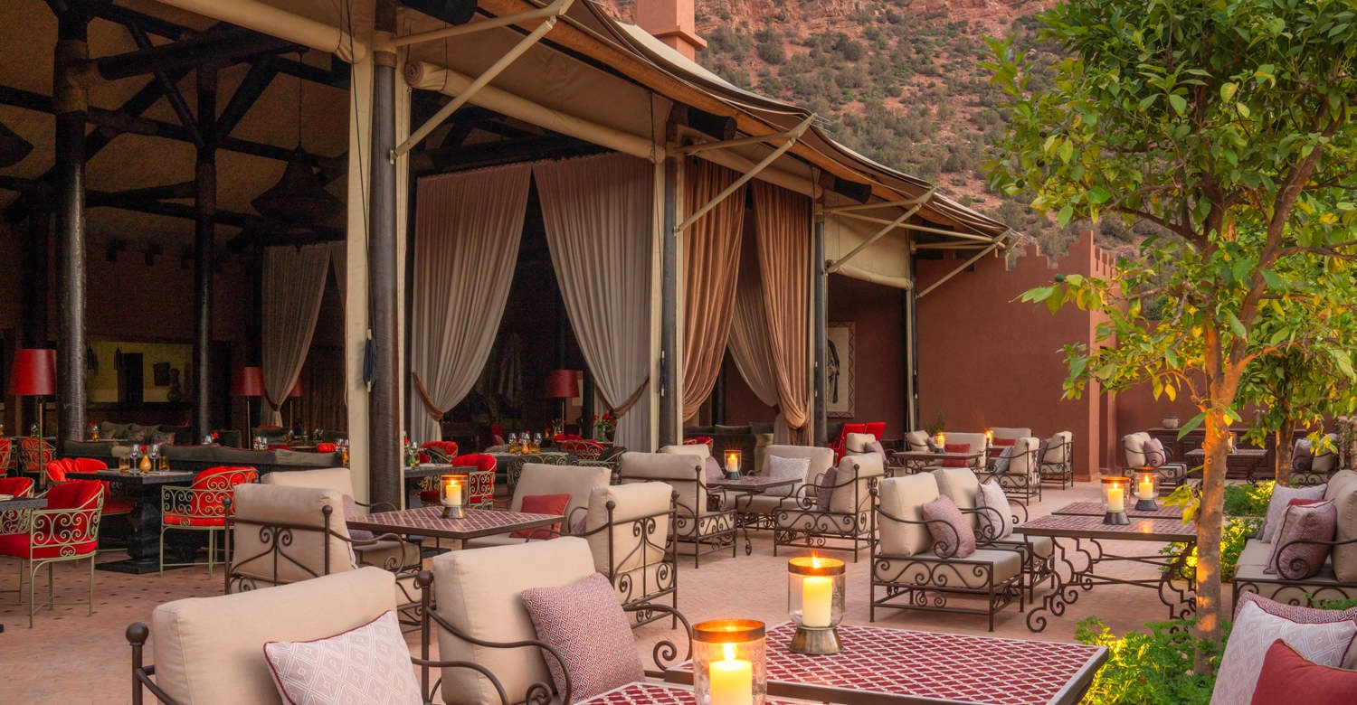 Udendørs terrasse på Asayss Restaurant på Kasbah Tamadot, Marokko
