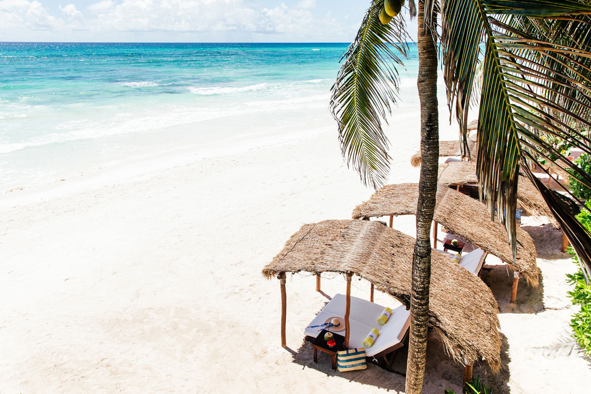 Strand og cabanaer ved Hotel Esencia, Tulum, Mexico