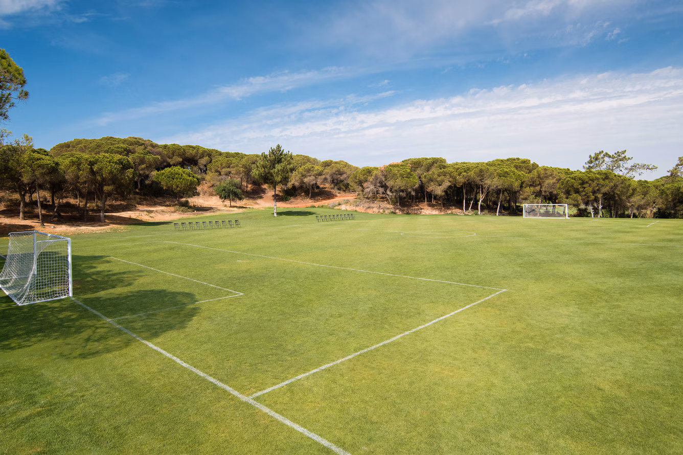 Fodboldbane på Pine Cliffs Resort, Portugal