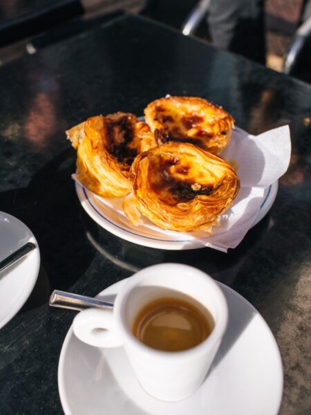 De ikoniske portugisiske kager pastéis de Belém, Portugal