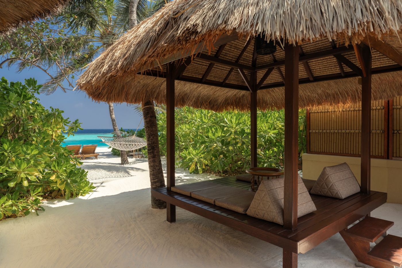 Maldiverne, Banyan Tree Vabbinfaru, Beachfront Pool Villa, udsigt til stand og hav