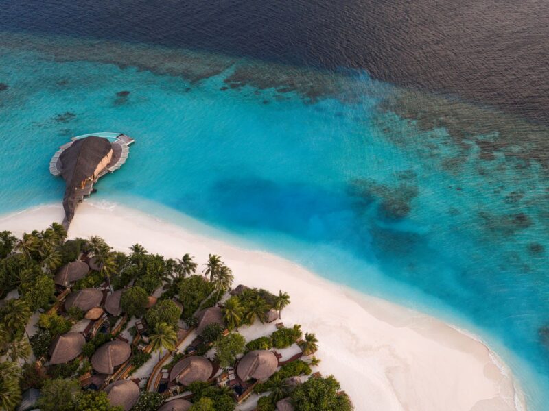 Maldiverne, Banyan Tree Vabbinfaru, droneskud af revet og Madi Hayaa